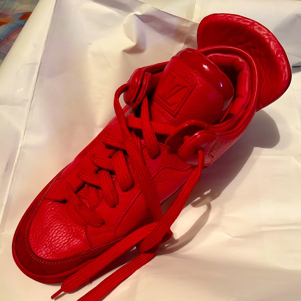 KANYE WEST X LOUIS VUITTON DON
“Red”